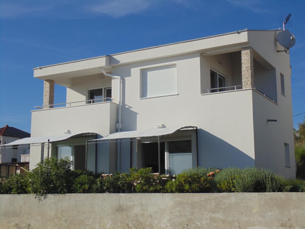 House Natali 70M From The Beach - Free Ev Top Up Rtina Exterior foto